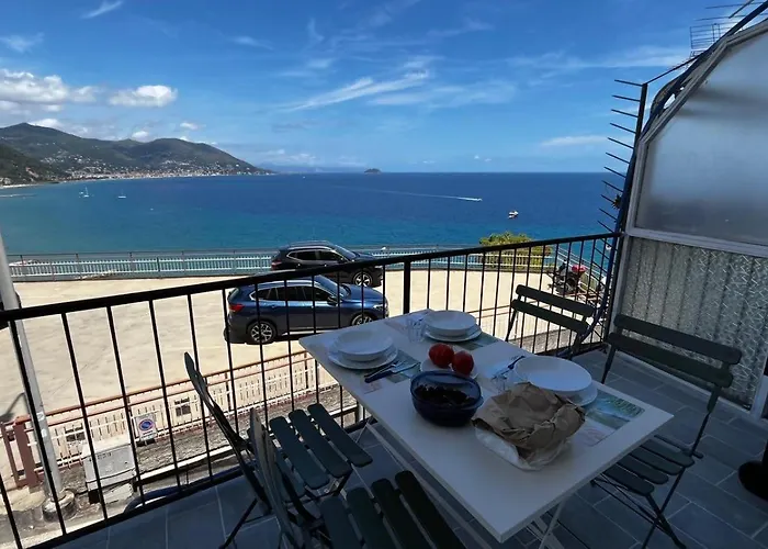 Stupenda Vista Mare A Con Posto Auto * Laigueglia